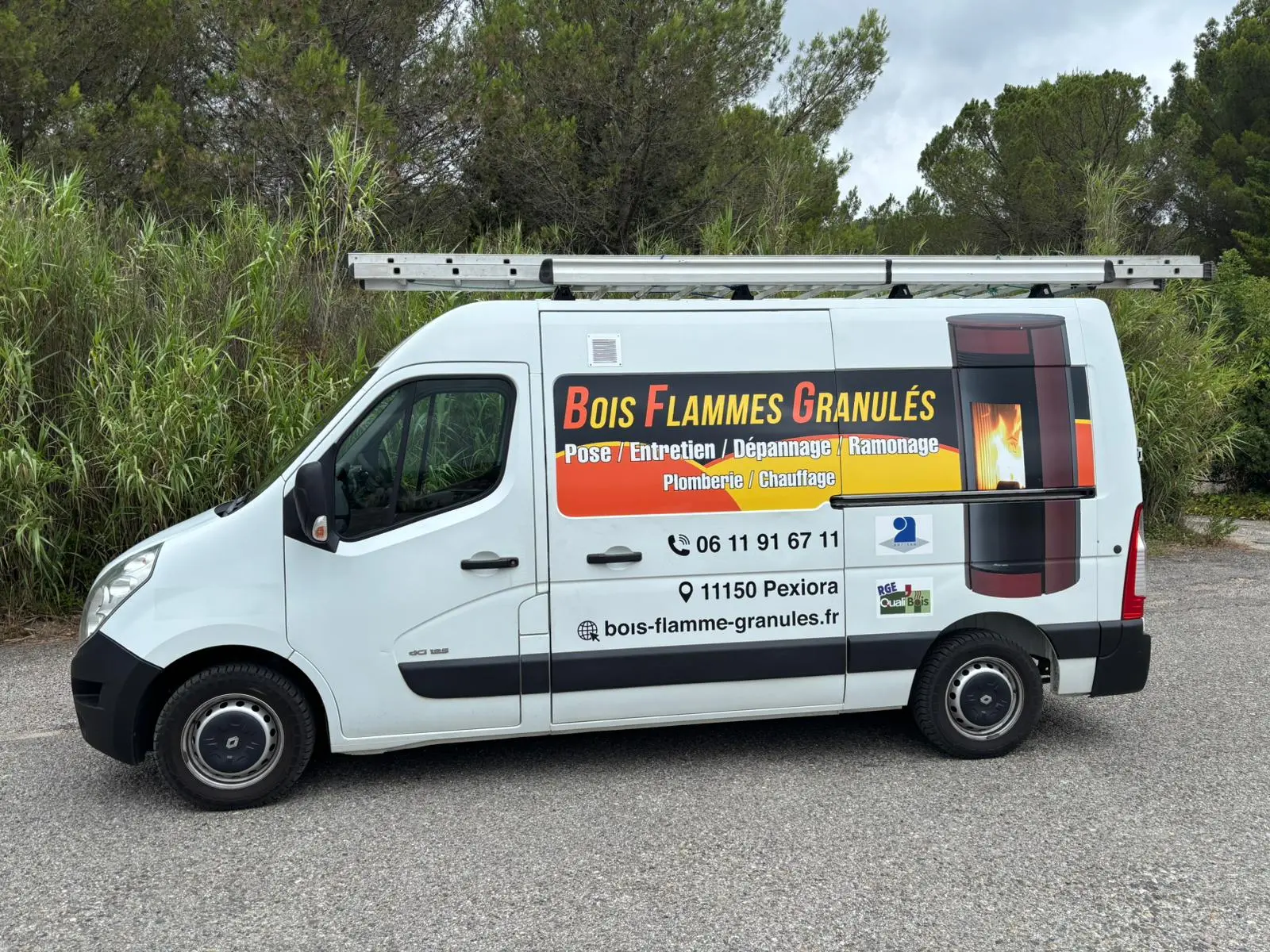 Camion de l'entreprise Bois Flammes Granulés
