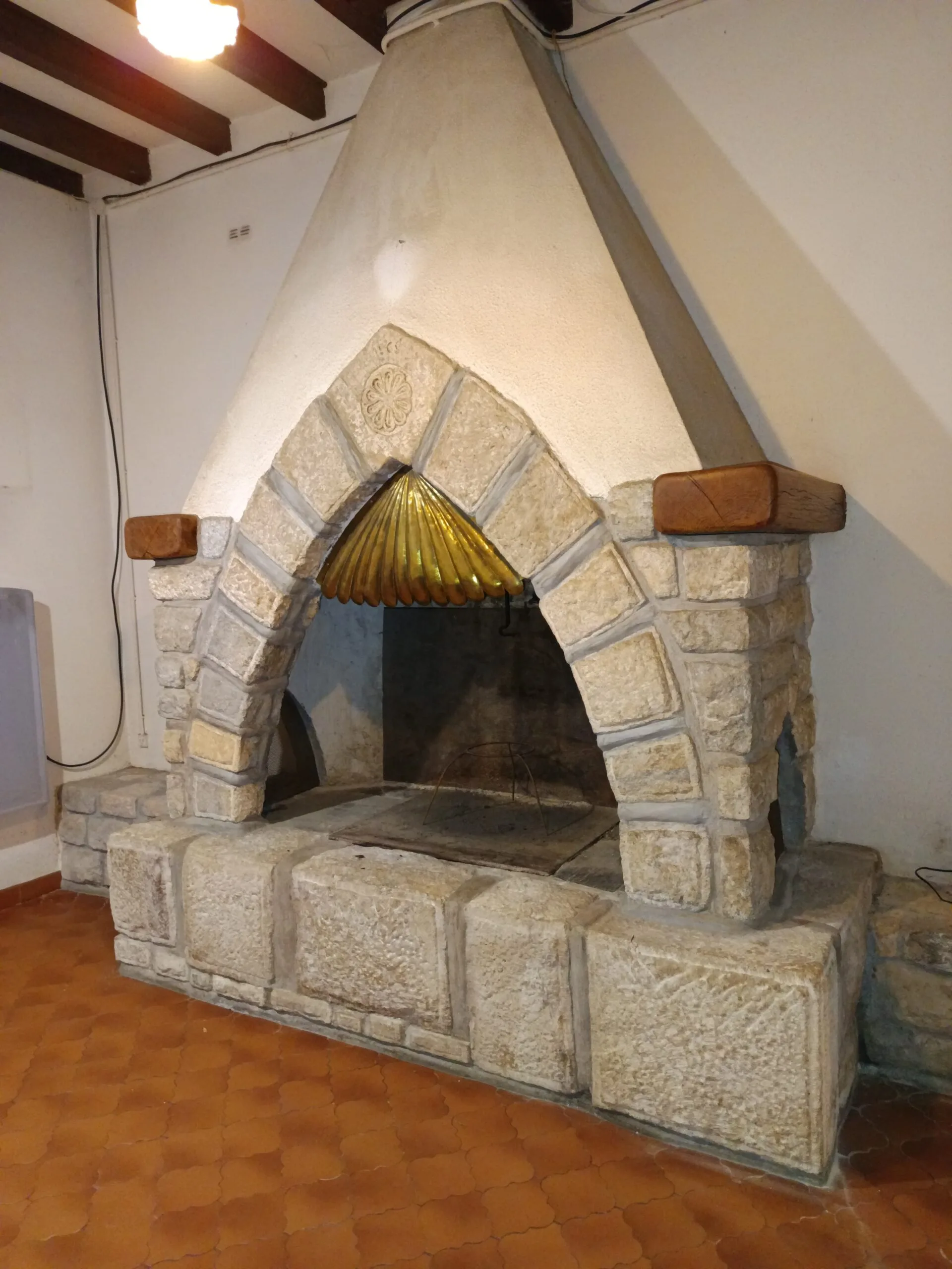 Ramonage d'une cheminée ancienne - Carcassonne (Aude)