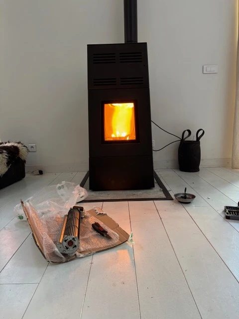 Remplacement du ventilateur tangentiel d'un poêle à granulés - Mas-Sainte-Puelles (Aude)